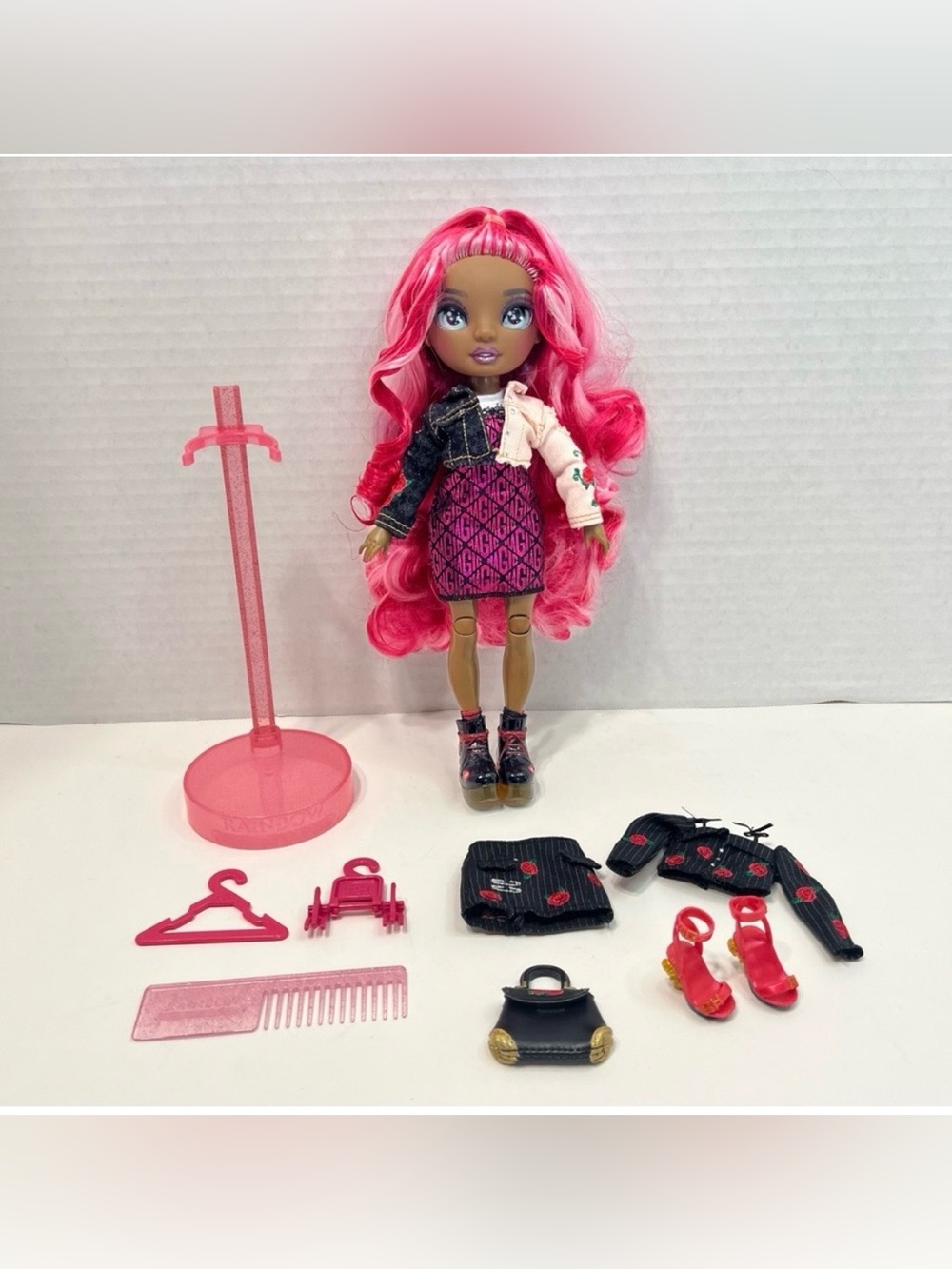 RAINBOW HIGH DOLL Daria Roselyn series 3
